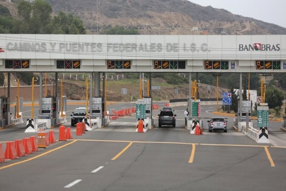 Gobernador Bonilla acusado de imponer el libre paso en casetas de Playa Tijuana